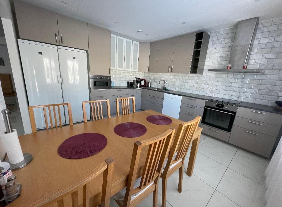 Beautiful Terraced House With Private Parking Villa Sandviken Exterior photo